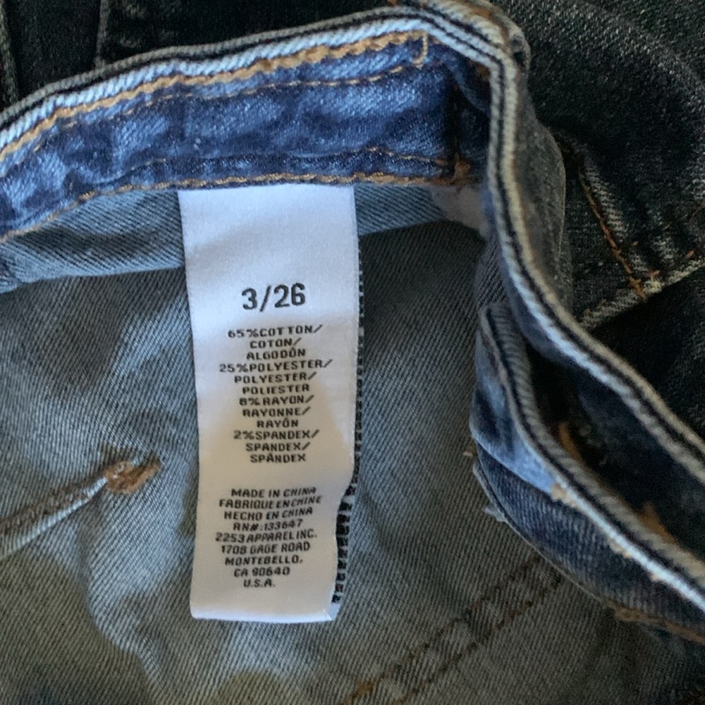 Jeans with a slight bell bottom - Picture 5 of 5